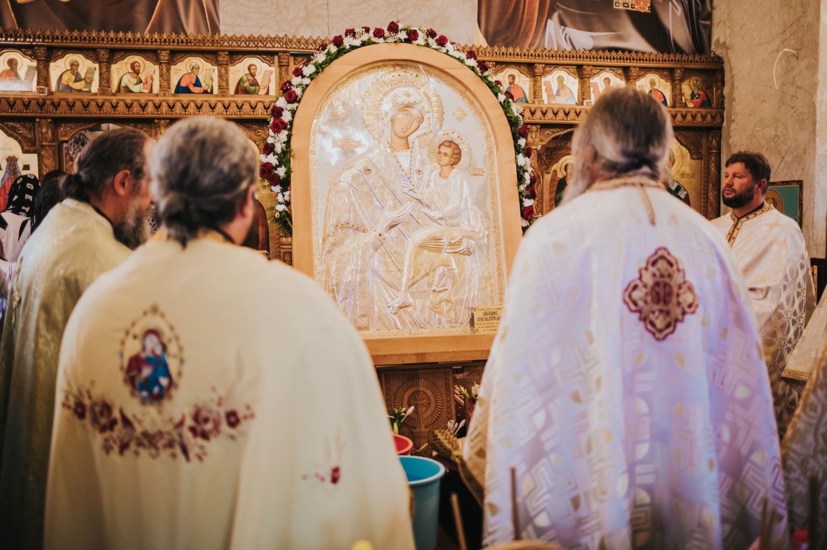 Icoana Maicii Domnului „Grabnic Ascultătoarea”, în mijlocul credincioșilor Parohiei Bălușești