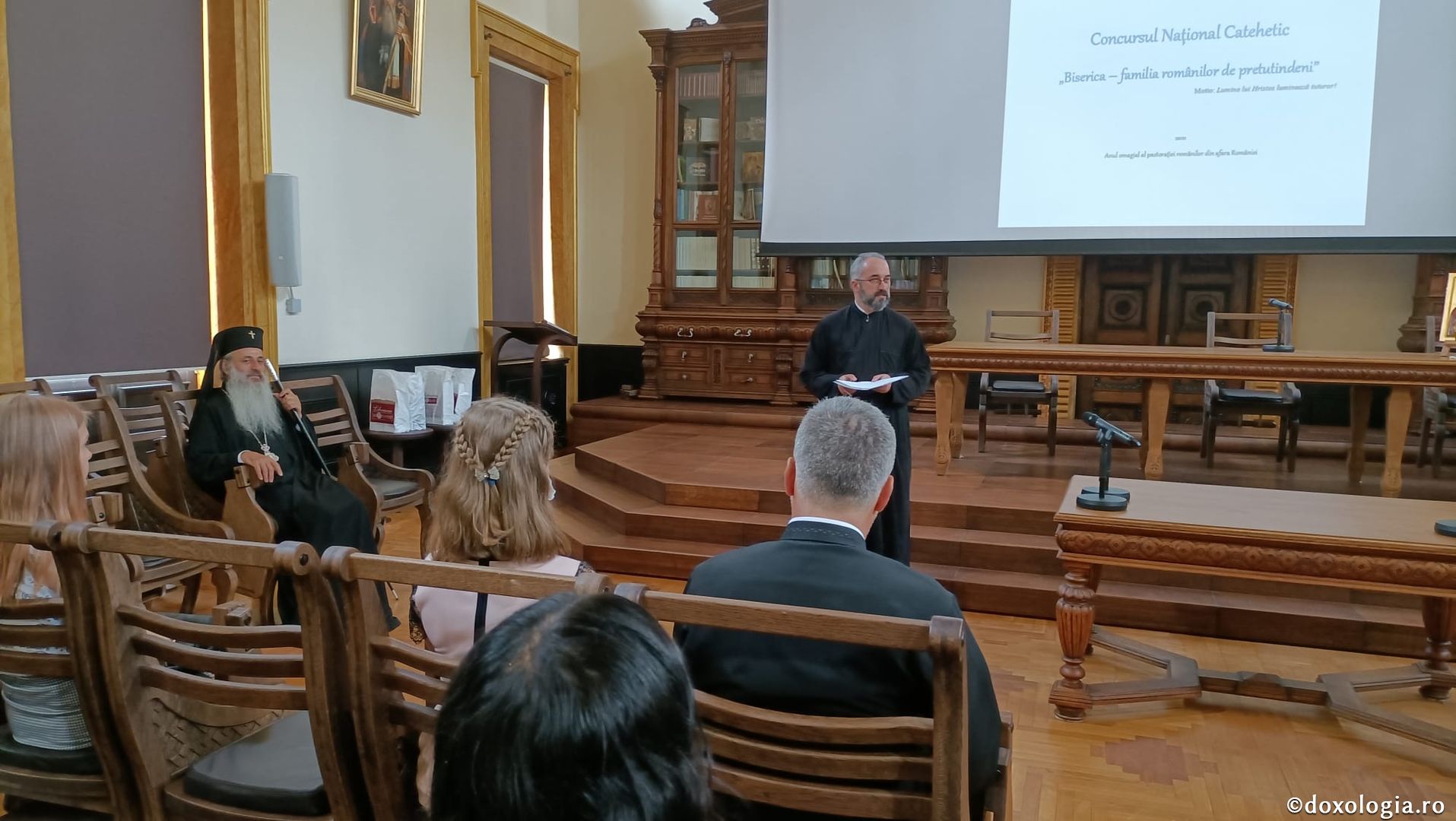 Iași: Premierea la nivel eparhial a câștigătorilor Concursului Național Catehetic „Biserica–familia românilor de pretutindeni”