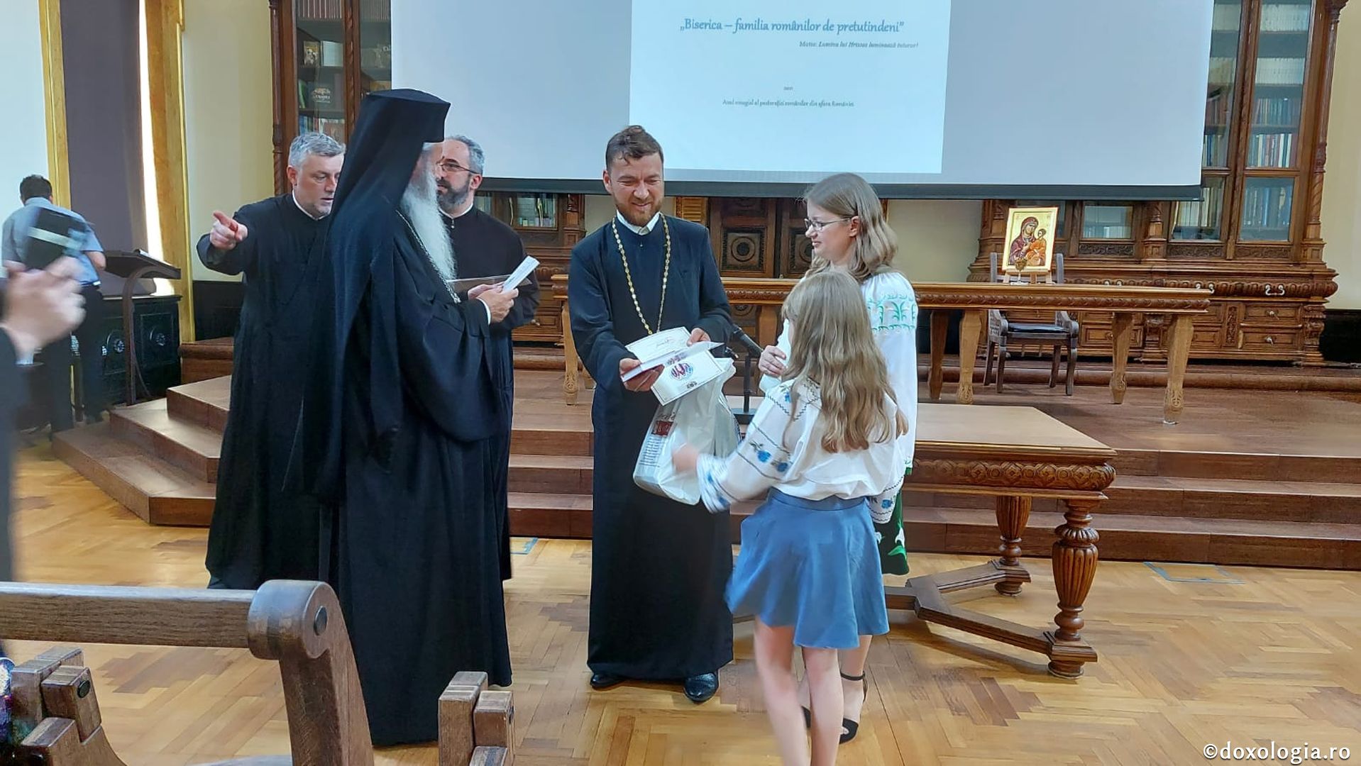 Iași: Premierea la nivel eparhial a câștigătorilor Concursului Național Catehetic „Biserica–familia românilor de pretutindeni”