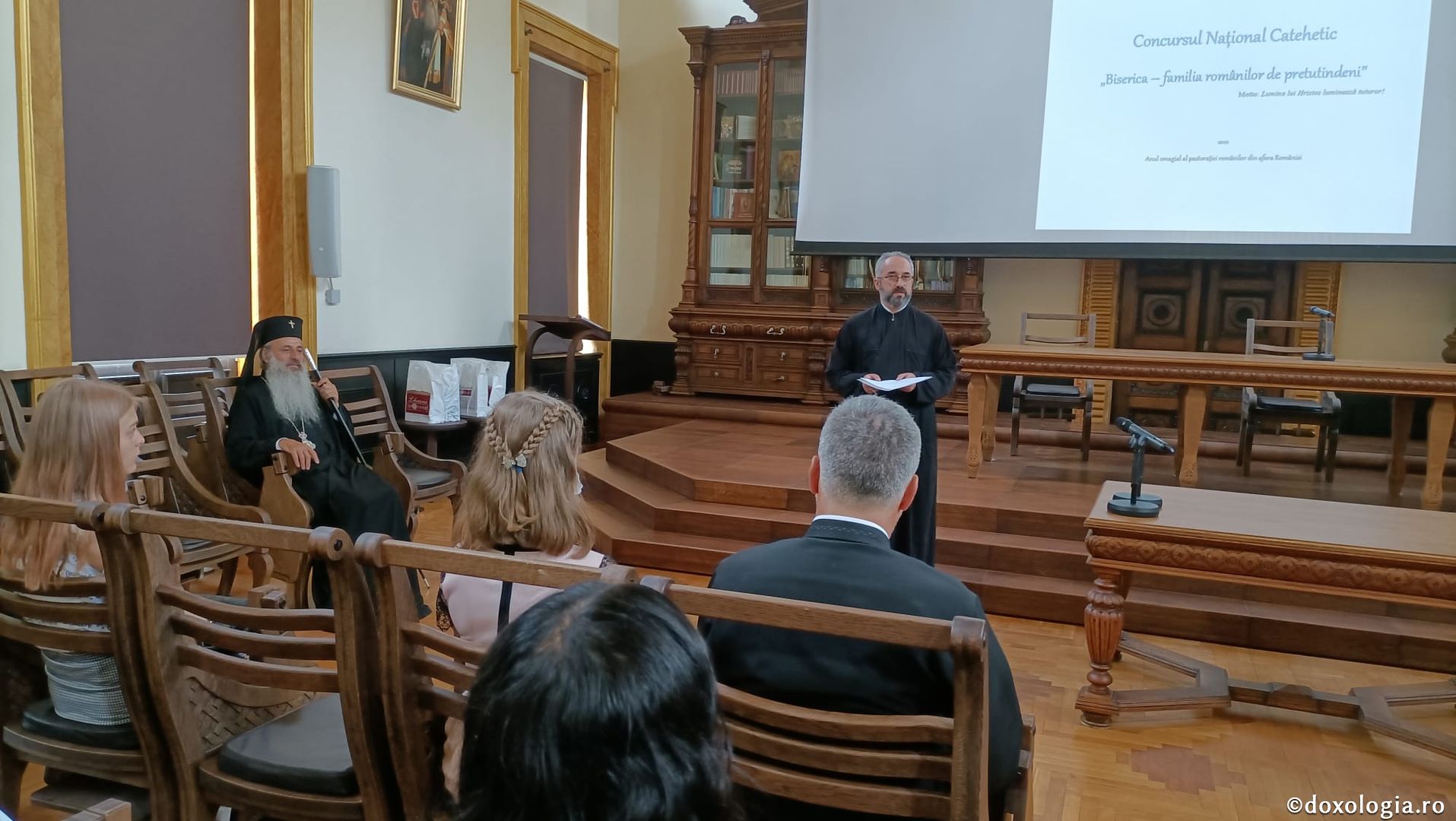 Iași: Premierea la nivel eparhial a câștigătorilor Concursului Național Catehetic „Biserica–familia românilor de pretutindeni”