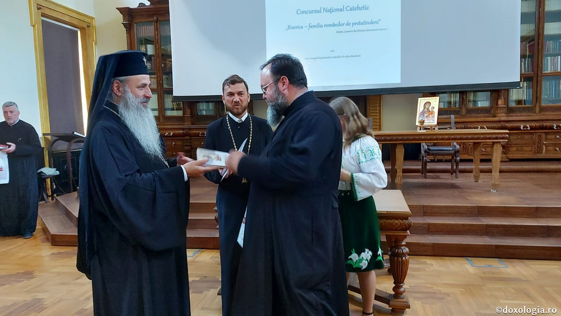 Iași: Premierea la nivel eparhial a câștigătorilor Concursului Național Catehetic „Biserica–familia românilor de pretutindeni”