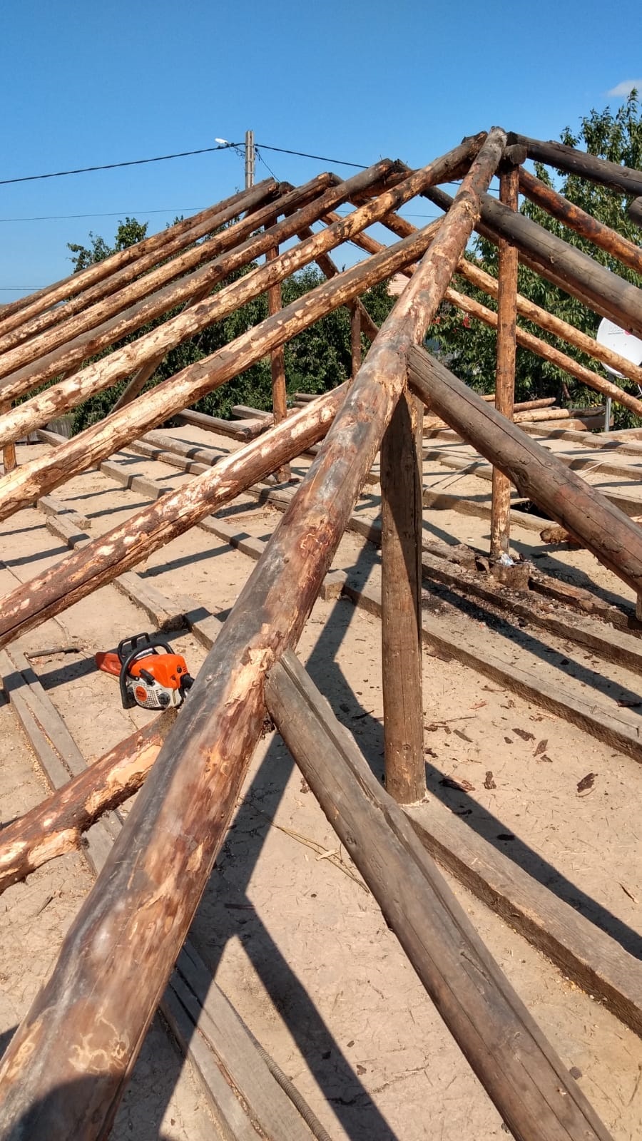 Cristina, Mihai și cei 10 copii ai lor au nevoie de un acoperiș nou până în iarnă