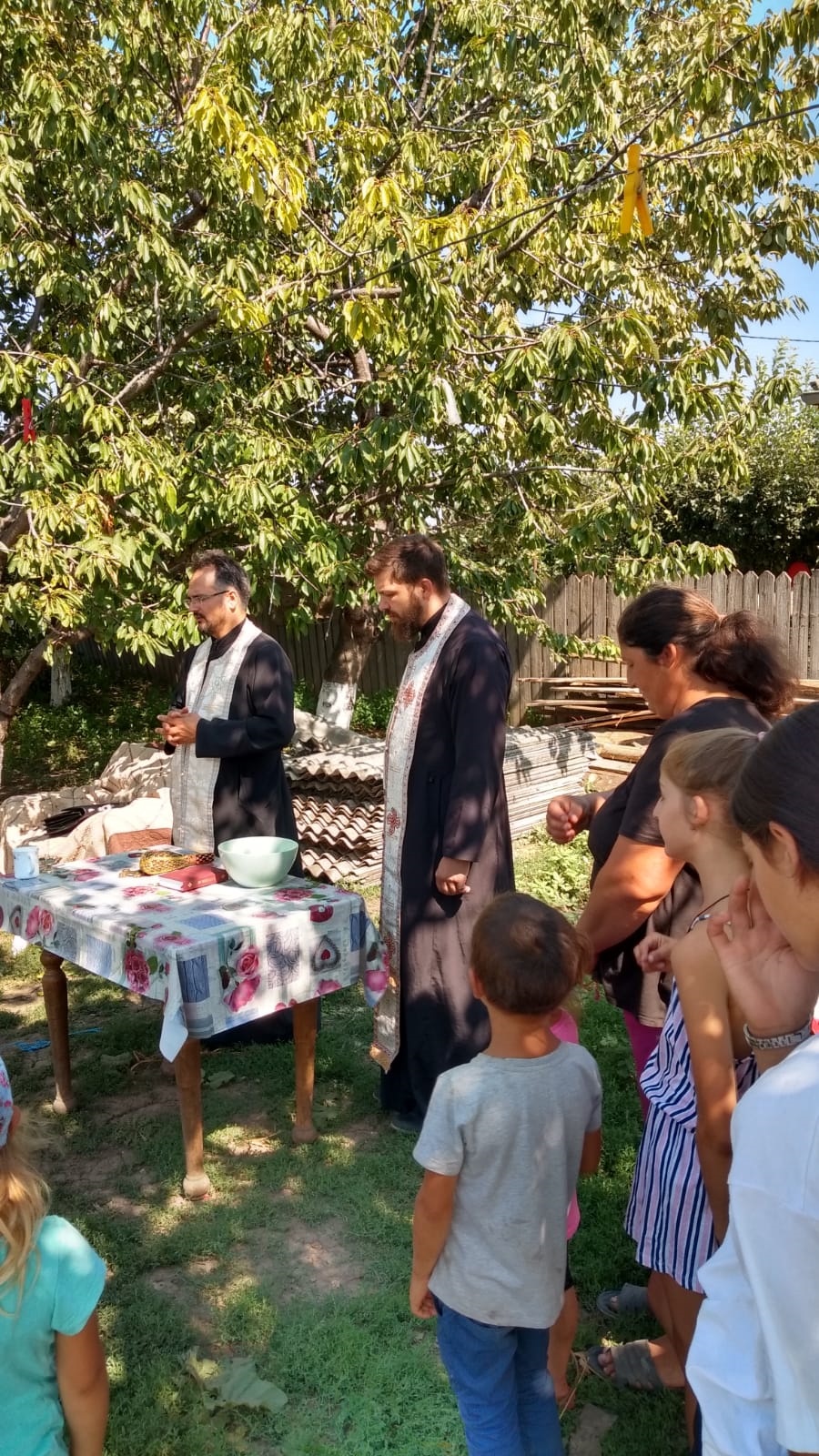 Cristina, Mihai și cei 10 copii ai lor au nevoie de un acoperiș nou până în iarnă