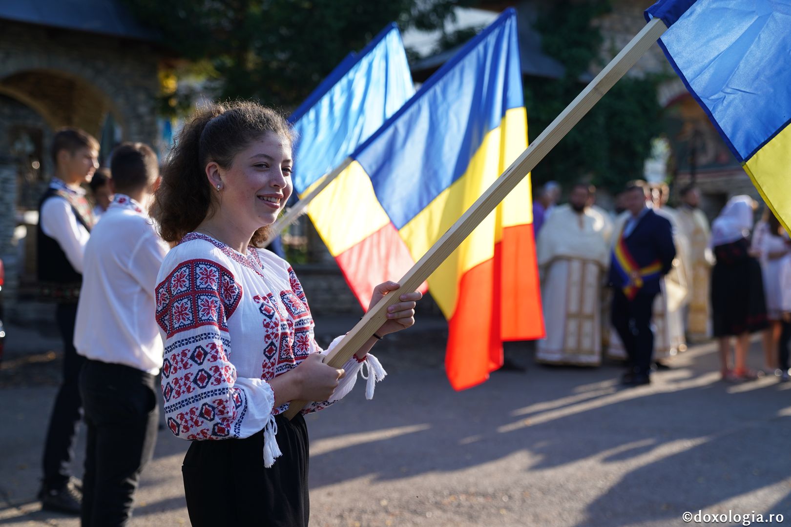 Foto: Bogdan Bulgariu Sfințire de casă socială în Parohia Avrămeni. IPS Teofan: „Viața creștinului este o Cruce zilnică”