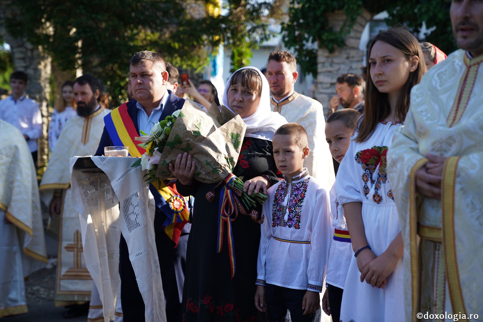 Foto: Bogdan Bulgariu Sfințire de casă socială în Parohia Avrămeni. IPS Teofan: „Viața creștinului este o Cruce zilnică”