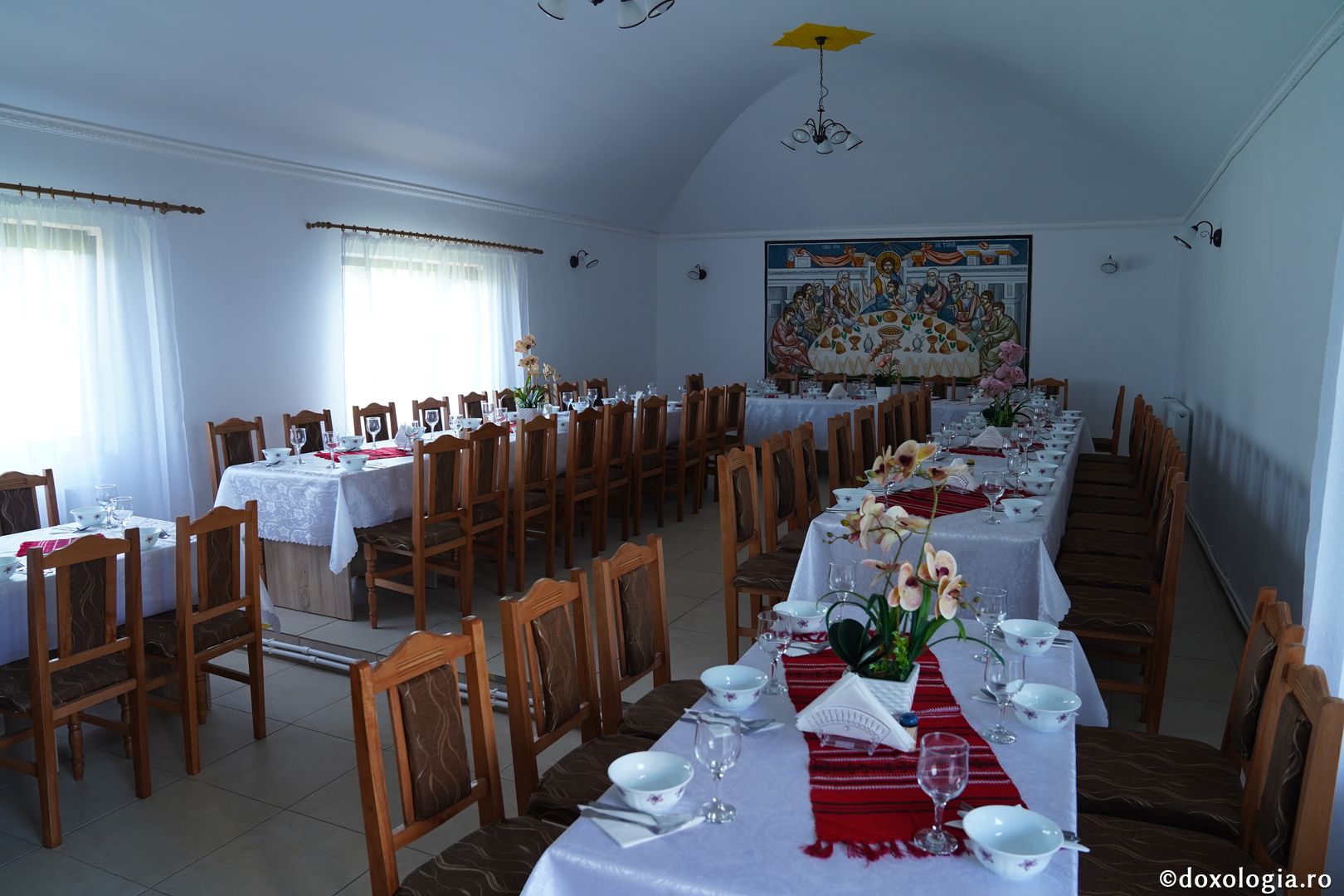 Foto: Bogdan Bulgariu Sfințire de casă socială în Parohia Avrămeni. IPS Teofan: „Viața creștinului este o Cruce zilnică”