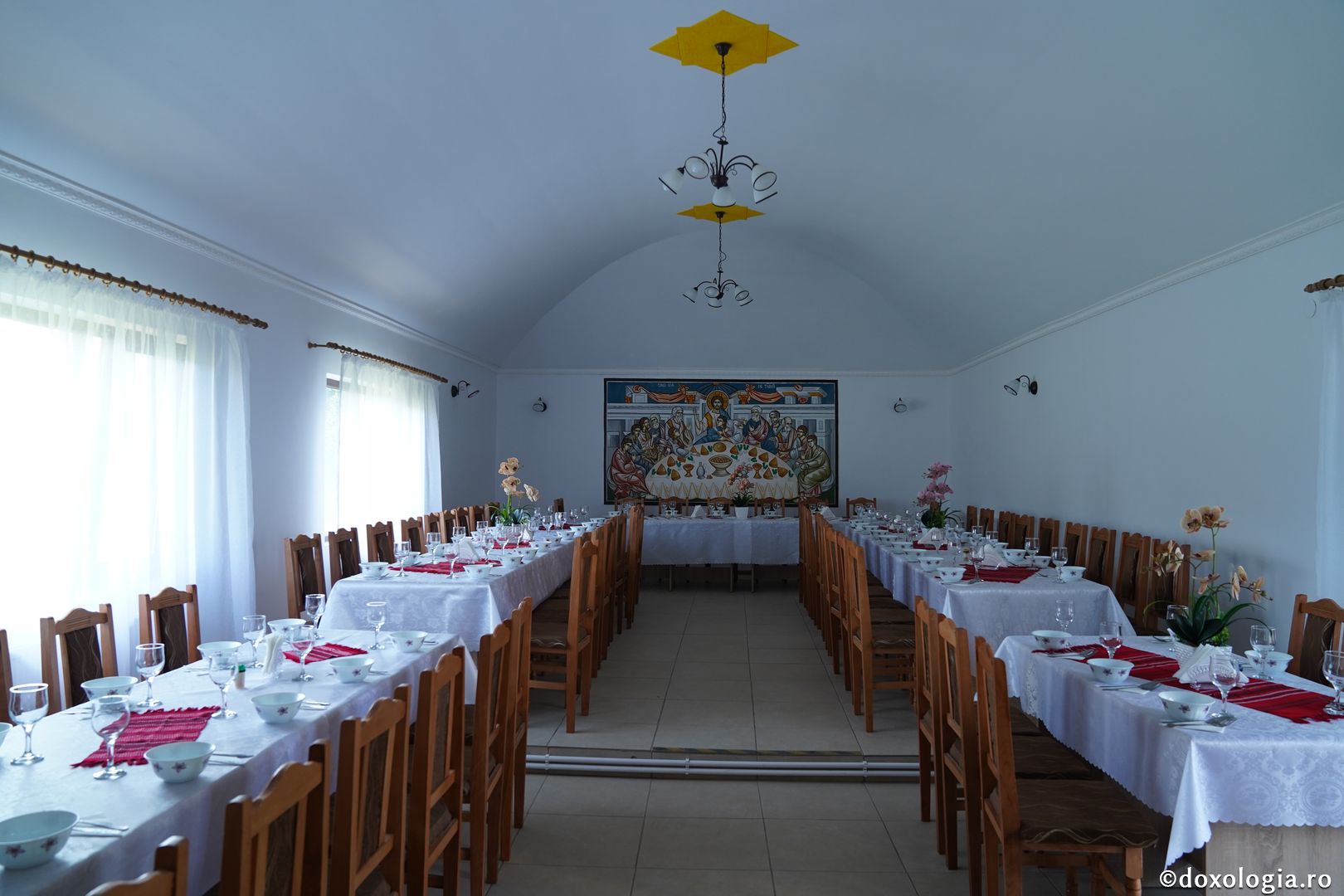 Foto: Bogdan Bulgariu Sfințire de casă socială în Parohia Avrămeni. IPS Teofan: „Viața creștinului este o Cruce zilnică”