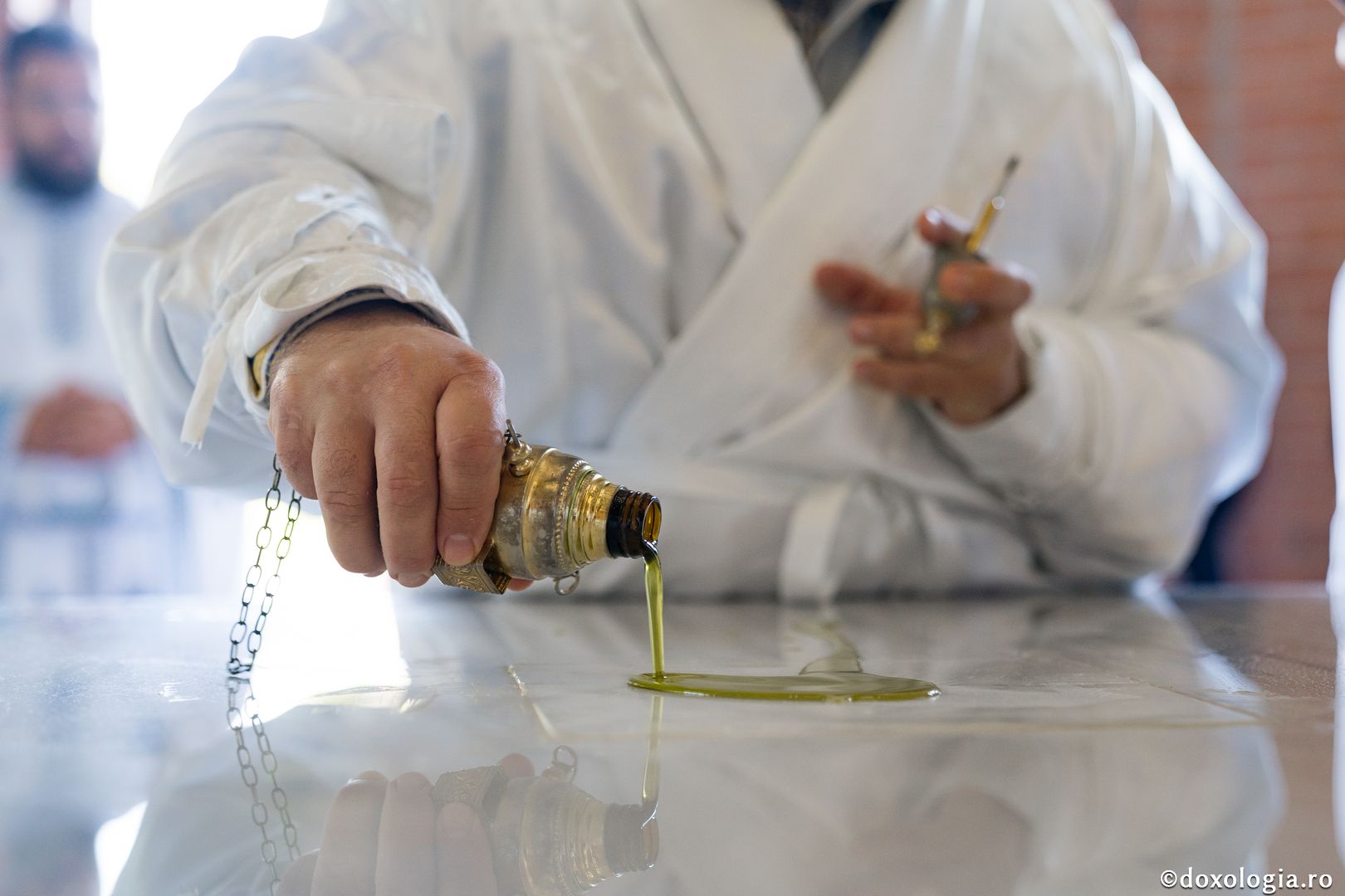 PS Nichifor, la sfințirea altarului de vară al Mănăstirii Piatra Sfântă: „În biserică învățăm să ne cinstim unii pe alții și să ne purtăm neputințele”