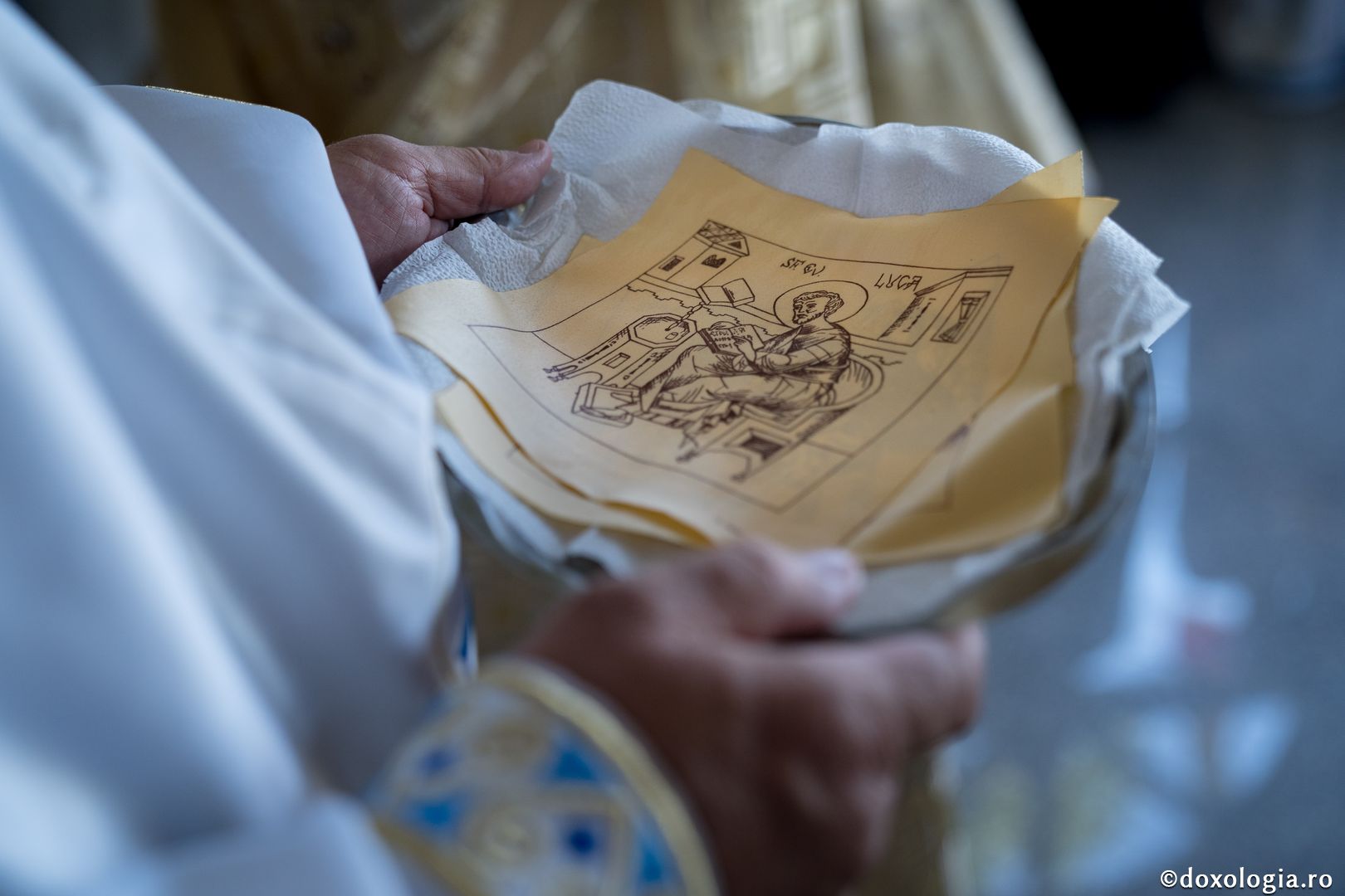 PS Nichifor, la sfințirea altarului de vară al Mănăstirii Piatra Sfântă: „În biserică învățăm să ne cinstim unii pe alții și să ne purtăm neputințele”