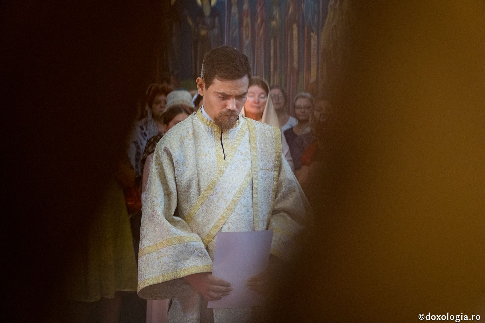 PS Nichifor, la sfințirea altarului de vară al Mănăstirii Piatra Sfântă: „În biserică învățăm să ne cinstim unii pe alții și să ne purtăm neputințele”