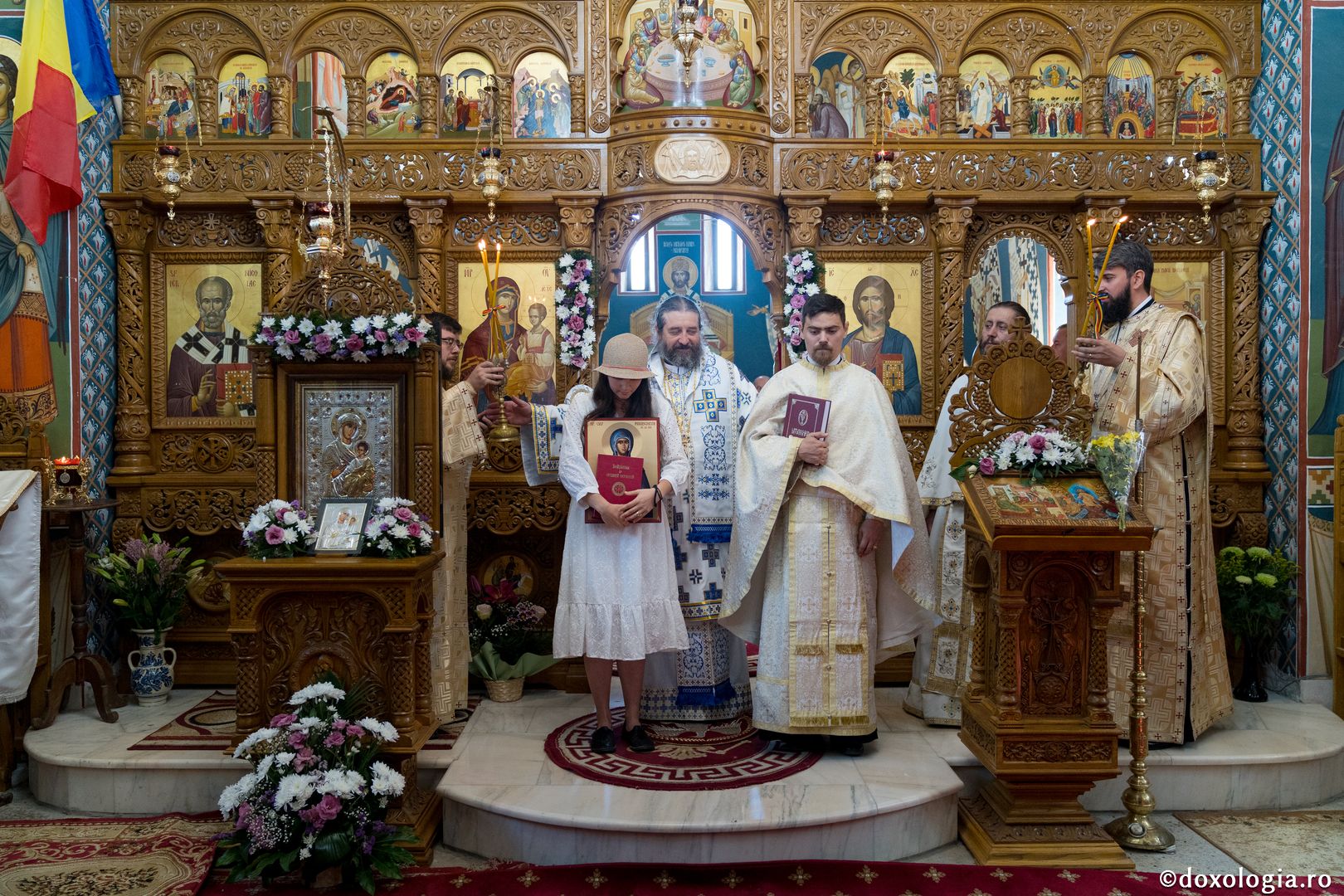 PS Nichifor, la sfințirea altarului de vară al Mănăstirii Piatra Sfântă: „În biserică învățăm să ne cinstim unii pe alții și să ne purtăm neputințele”