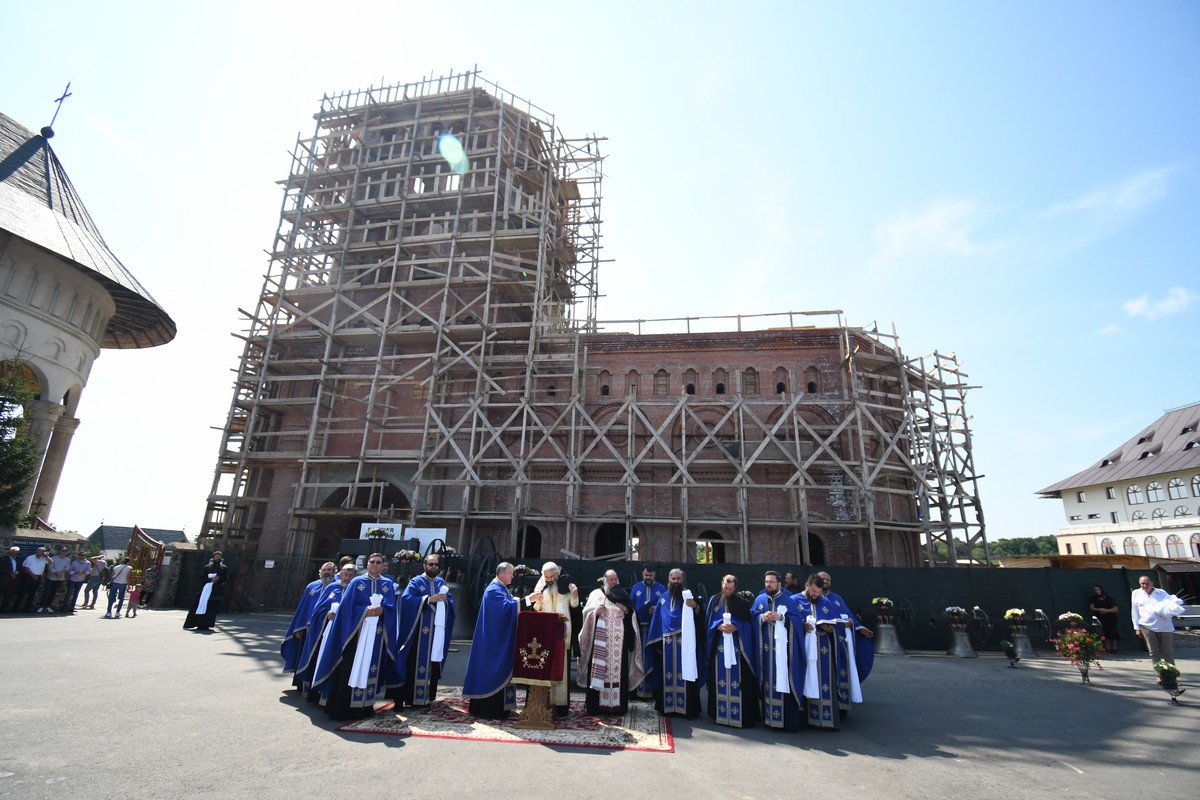 Noile clopotele ale Mănăstirii Hadâmbu, sfințite de către Preasfințitul Părinte Antonie