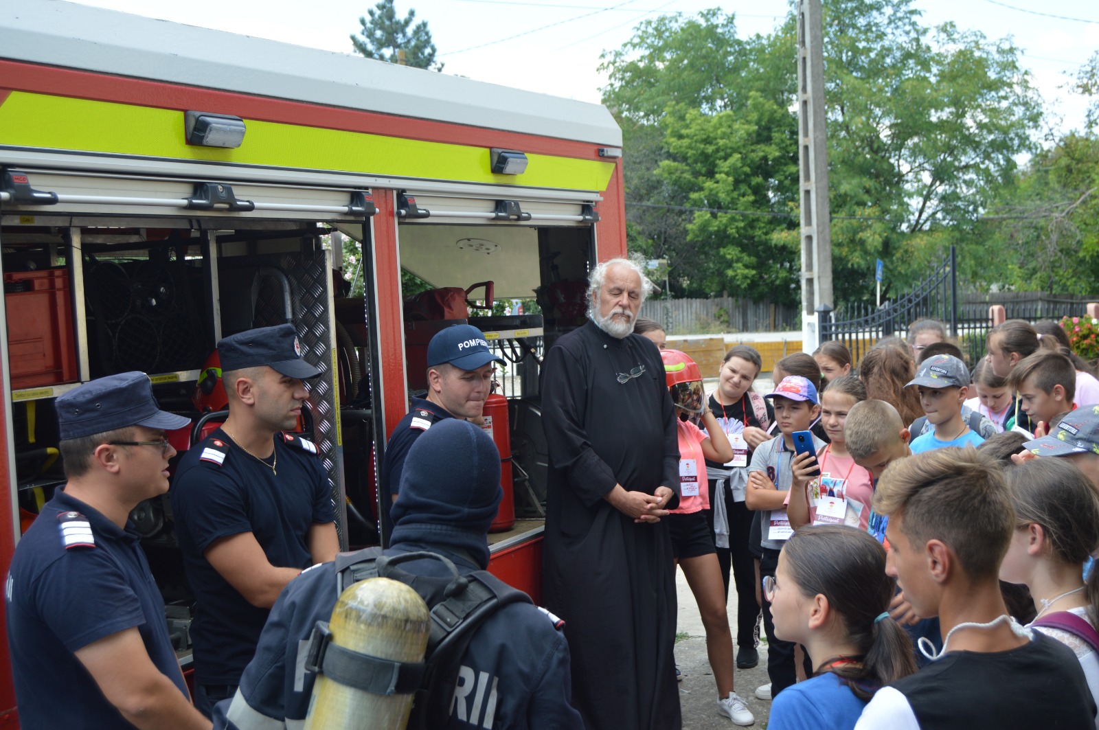 Împreună pentru viață – Pompierii ieșeni alături de micii salvatori din Parohia Țuțora – Iași