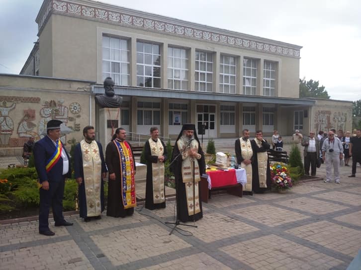 PS Antonie a sfinţit statuia regelui Decebal din Edineţ