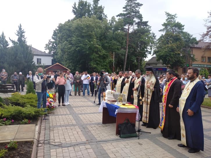 PS Antonie a sfinţit statuia regelui Decebal din Edineţ