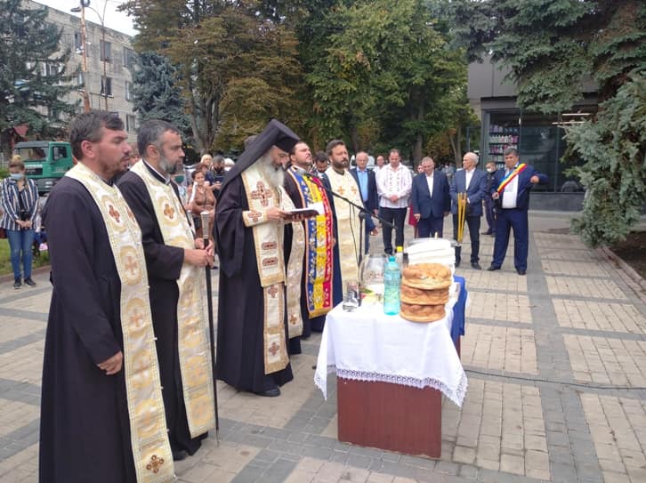 PS Antonie a sfinţit statuia regelui Decebal din Edineţ