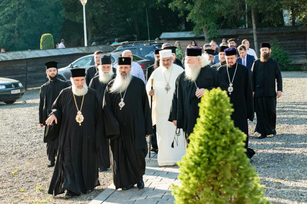Expoziția „Serbarea de la Putna. Continuitatea unui ideal”: Patriarhul l-a numit pe Ștefan cel Mare „monah încoronat”