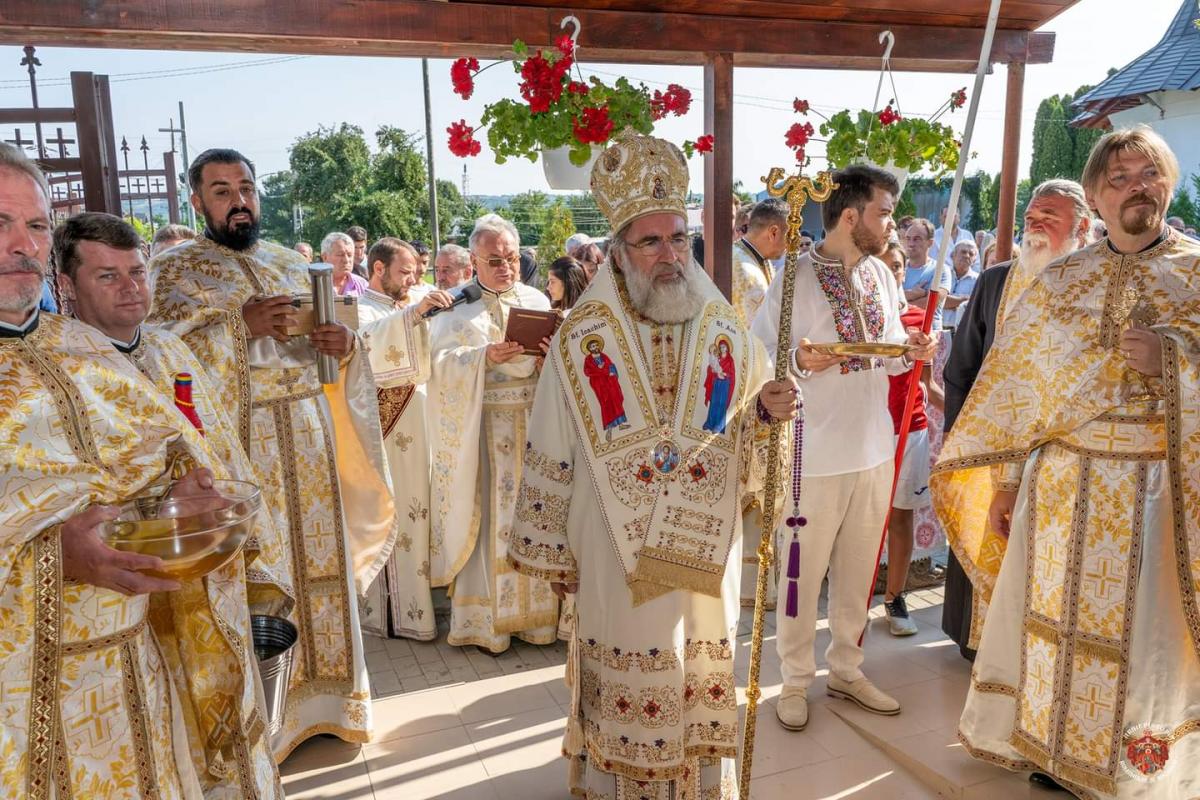 Biserica Parohiei Gârlenii de Sus, resfinţită de către IPS Ioachim