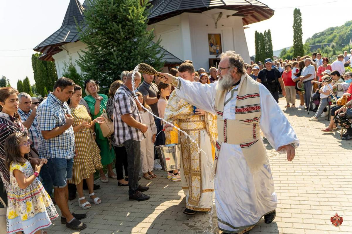 Biserica Parohiei Gârlenii de Sus, resfinţită de către IPS Ioachim