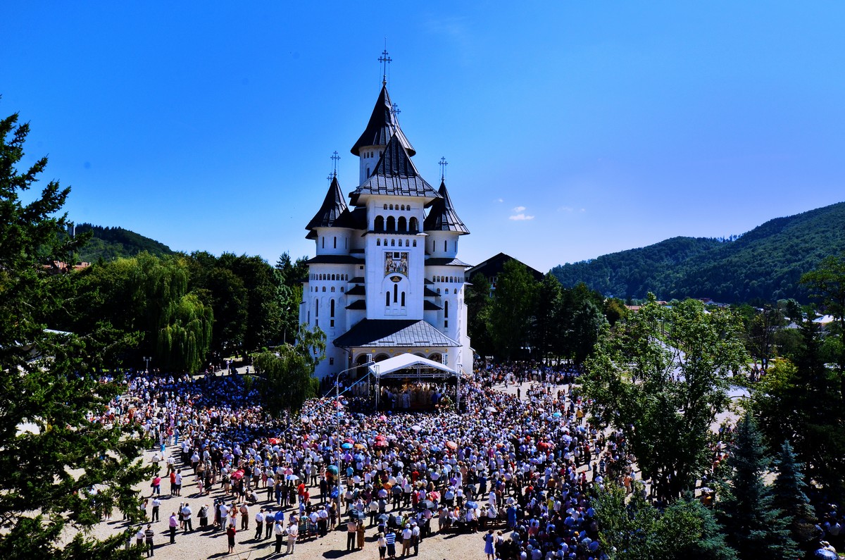 Zece ani de la sfinţirea Catedralei Ortodoxe din Gura Humorului