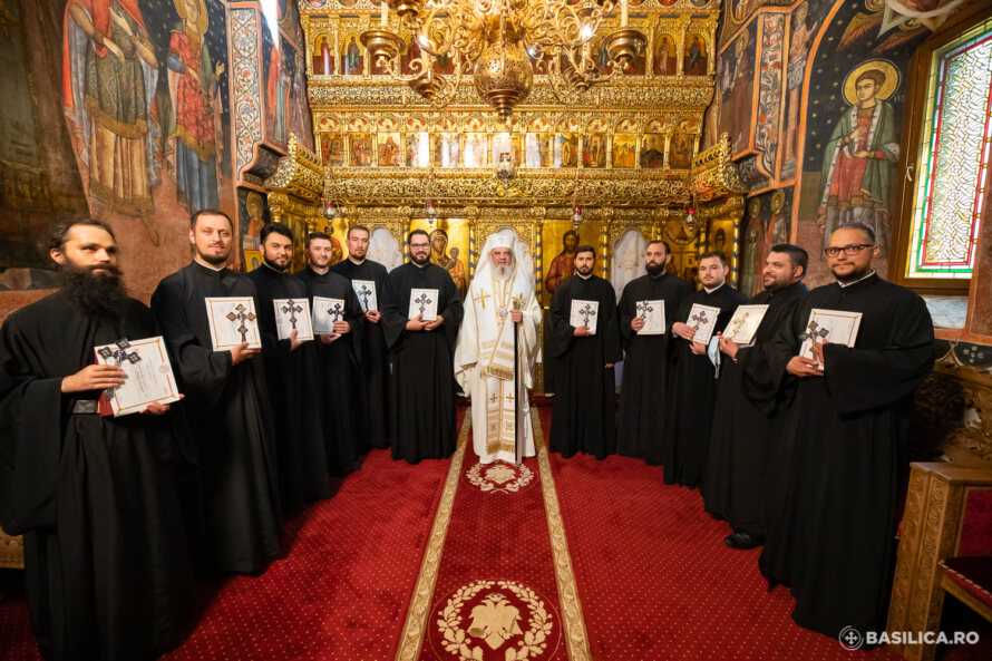 Patriarhul le-a vorbit noilor duhovnici hirotesiți despre arta vindecării sufletelor și despre ispitele care îi așteaptă