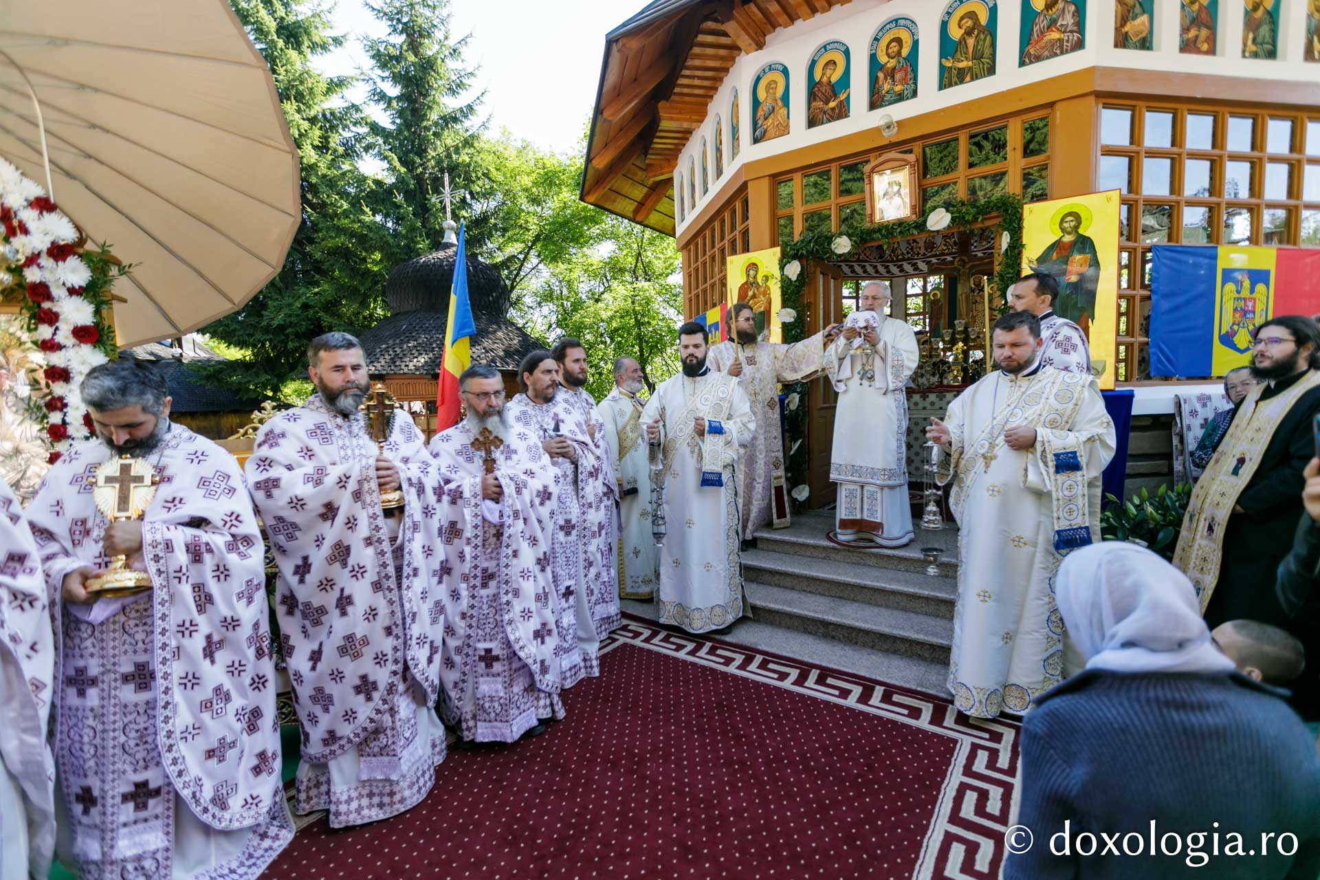 Foto: pr. Silviu Cluci Prăznuirea Sfintei Cuvioase Teodora la Mănăstirea Sihla. IPS Serafim: „Să încercăm să-i avem model pe sfinții care au viețuit în nevoință”
