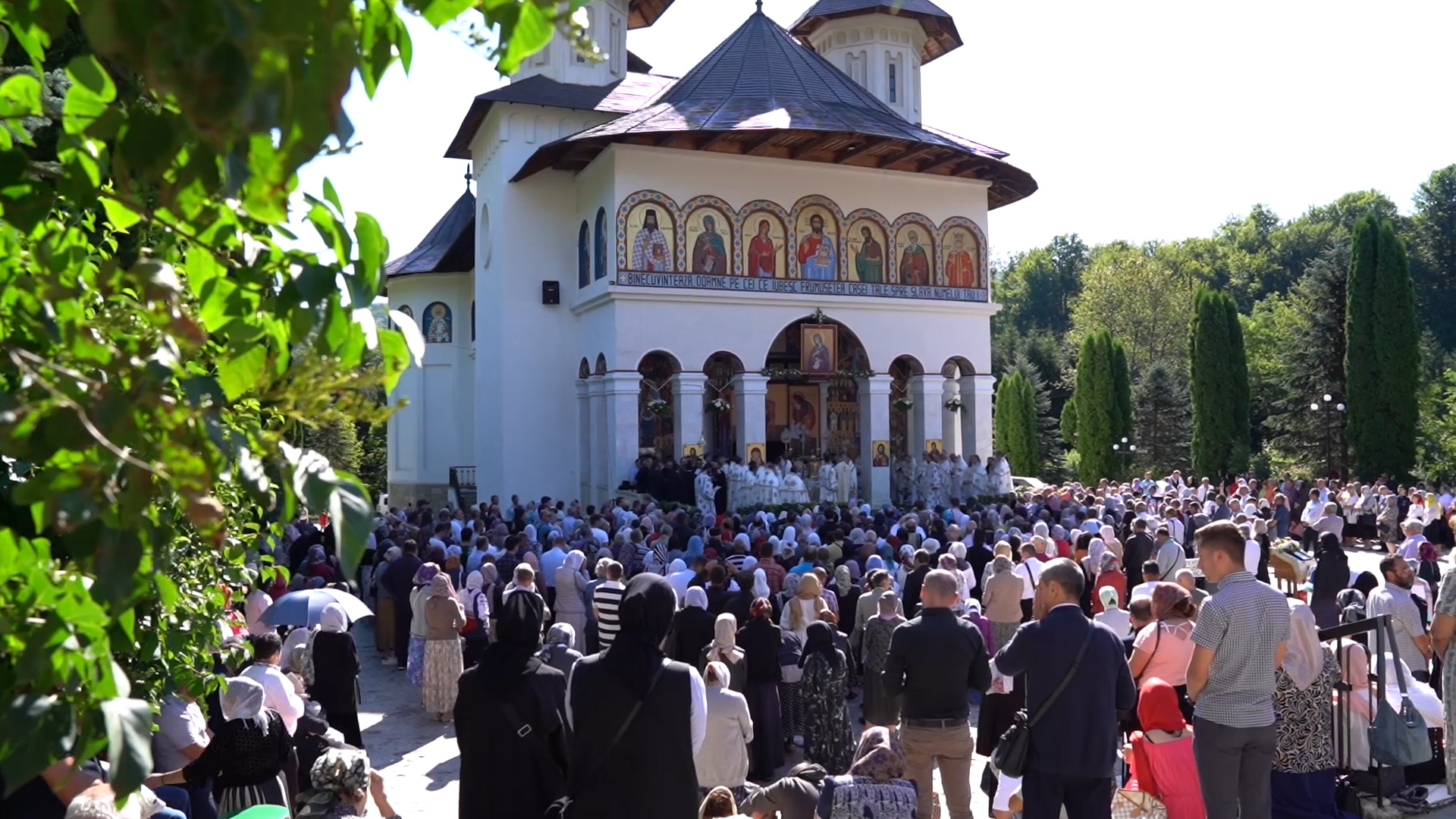 (Video) „Floarea duhovnicească a Moldovei”, cinstită la Mănăstirea Sihastria (Video) „Floarea duhovnicească a Moldovei”, cinstită la Mănăstirea Sihastria