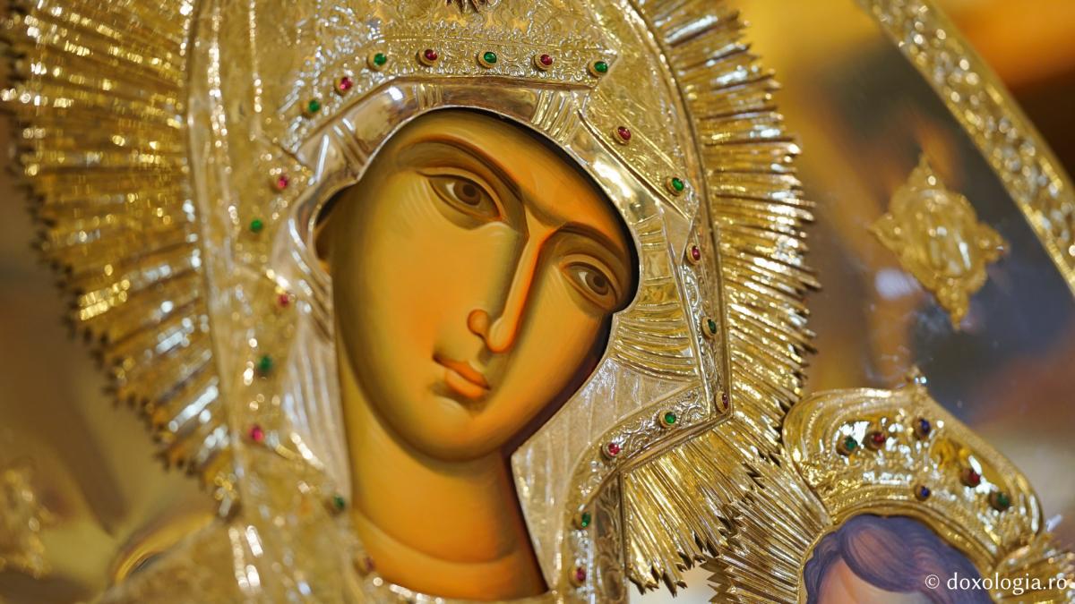 Icoana Maicii Domnului „Grabnic Ascultătoarea”, în mijlocul credincioșilor Parohiei Bălușești