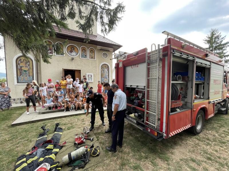 Activităţi pentru tineri în Parohia Siretu