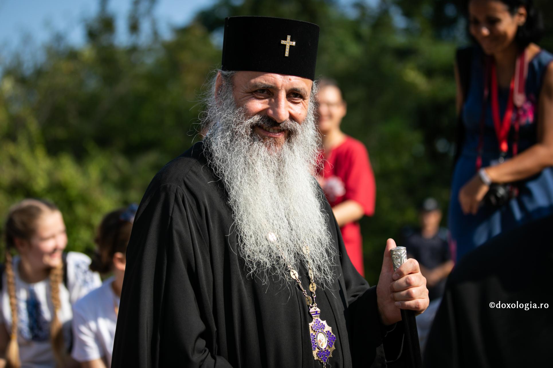 IPS Teofan către tineri: „Fiți liberi, entuziaști și bucuroși!”