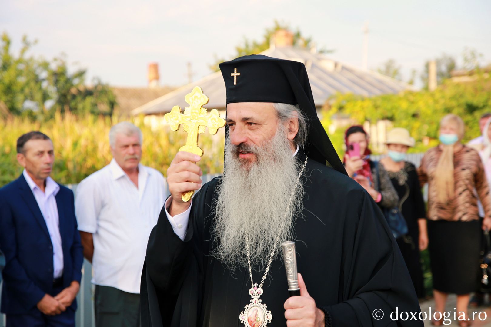 Biserica din comuna Broscăuți a fost sfințită. IPS Teofan: „Hristos să nu fie departe de noi!”