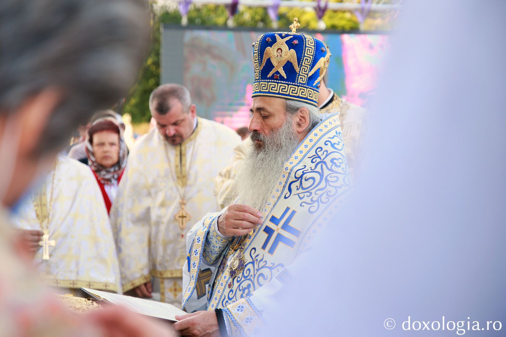 Biserica din comuna Broscăuți a fost sfințită. IPS Teofan: „Hristos să nu fie departe de noi!”