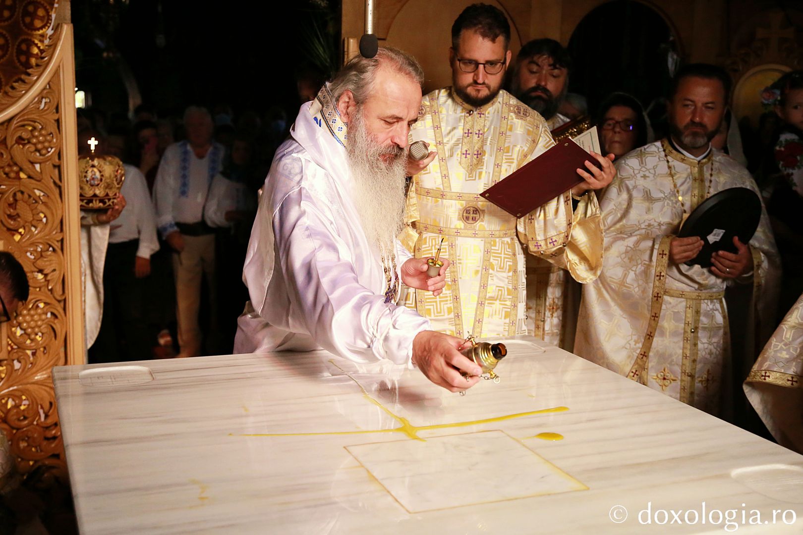 Biserica din comuna Broscăuți a fost sfințită. IPS Teofan: „Hristos să nu fie departe de noi!”