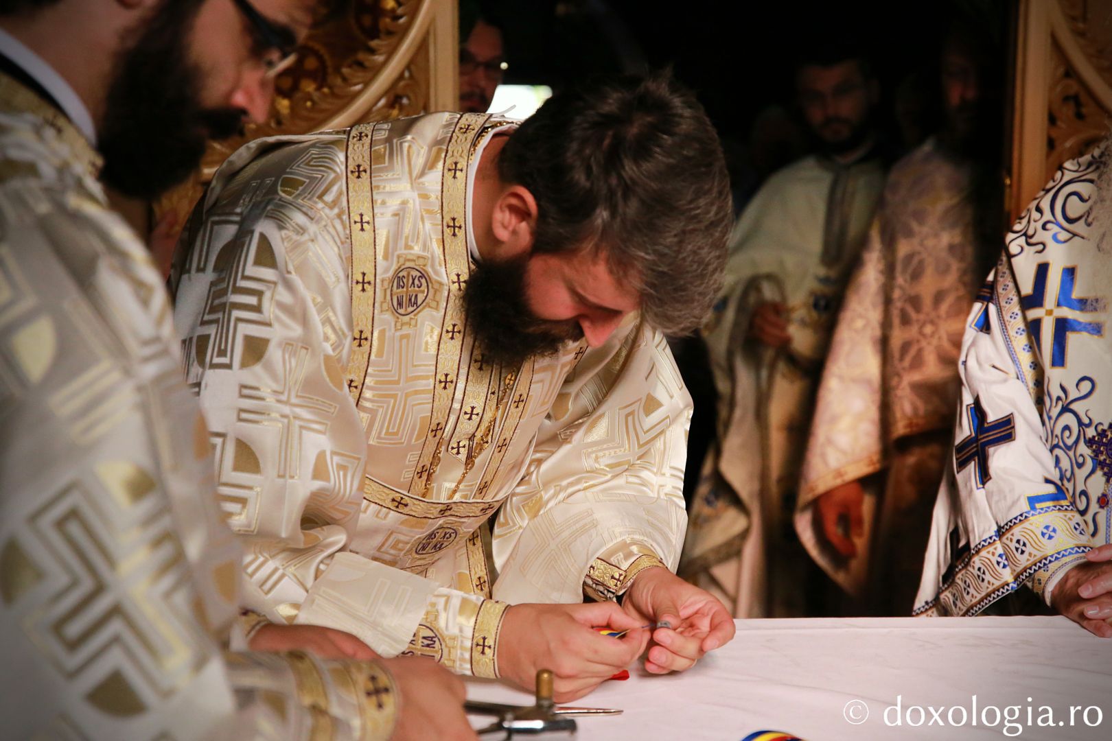 Biserica din comuna Broscăuți a fost sfințită. IPS Teofan: „Hristos să nu fie departe de noi!”