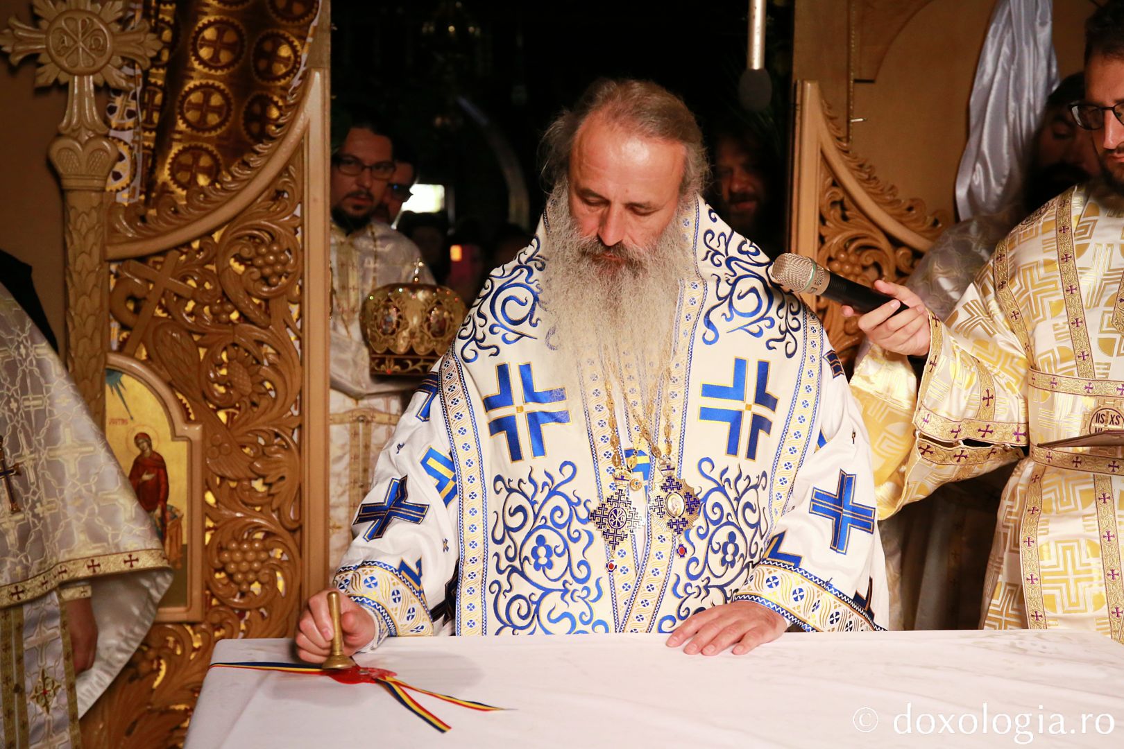 Biserica din comuna Broscăuți a fost sfințită. IPS Teofan: „Hristos să nu fie departe de noi!”