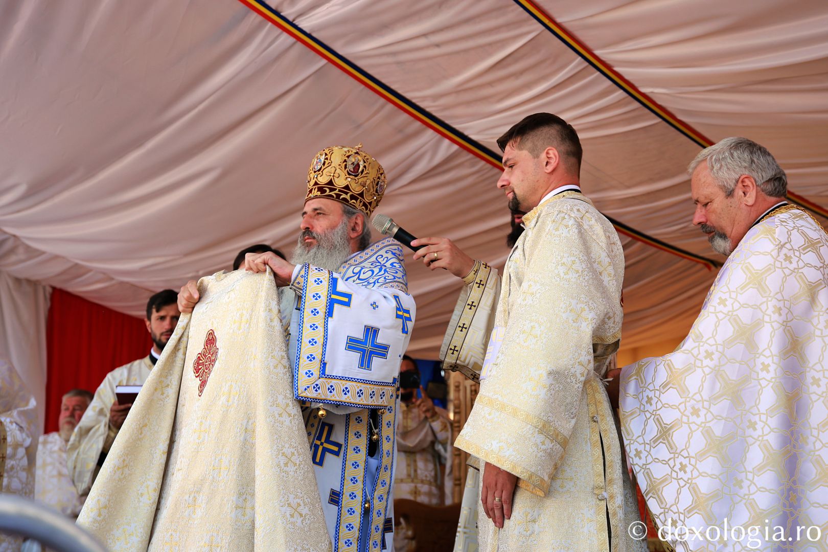 Biserica din comuna Broscăuți a fost sfințită. IPS Teofan: „Hristos să nu fie departe de noi!”