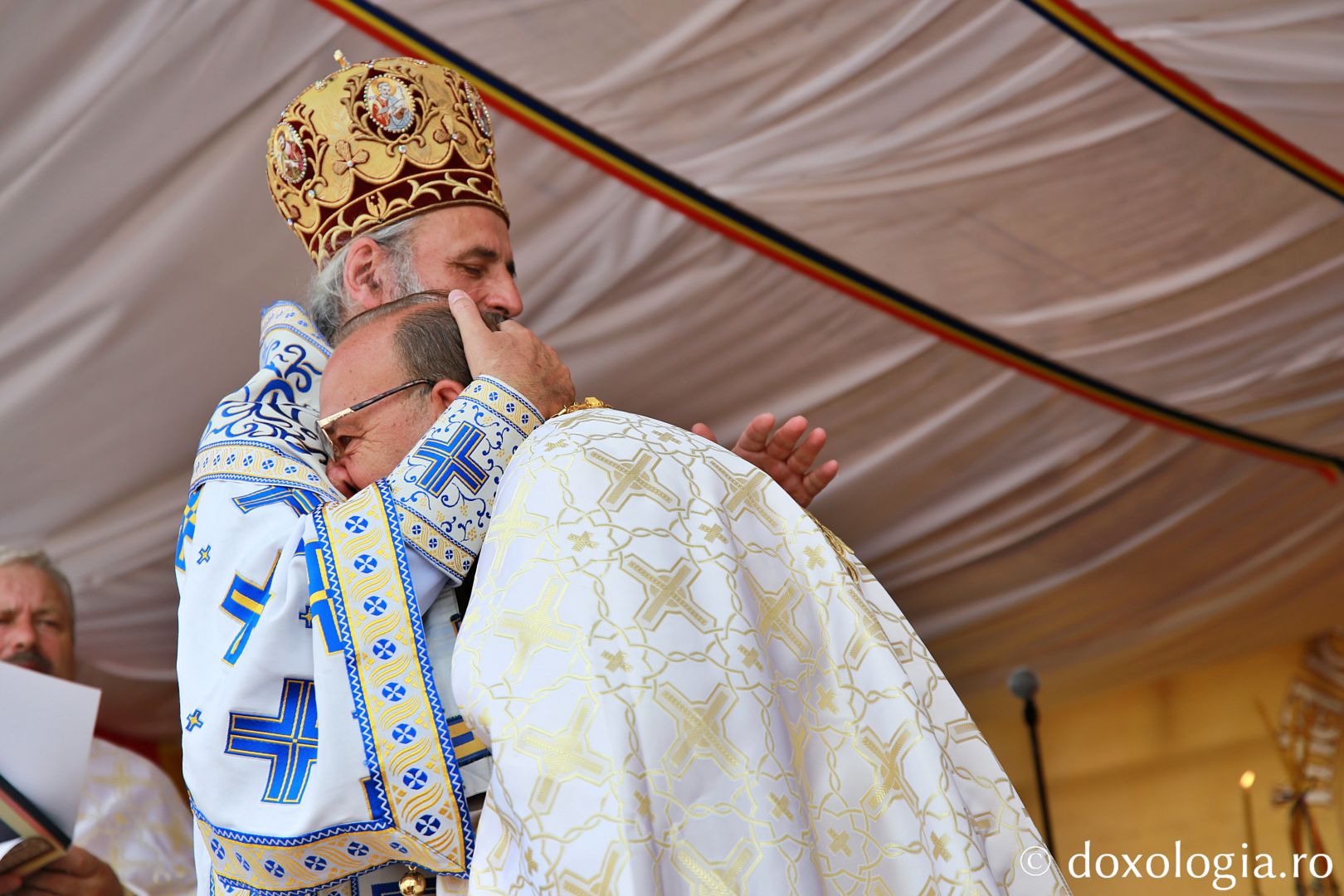 Biserica din comuna Broscăuți a fost sfințită. IPS Teofan: „Hristos să nu fie departe de noi!”