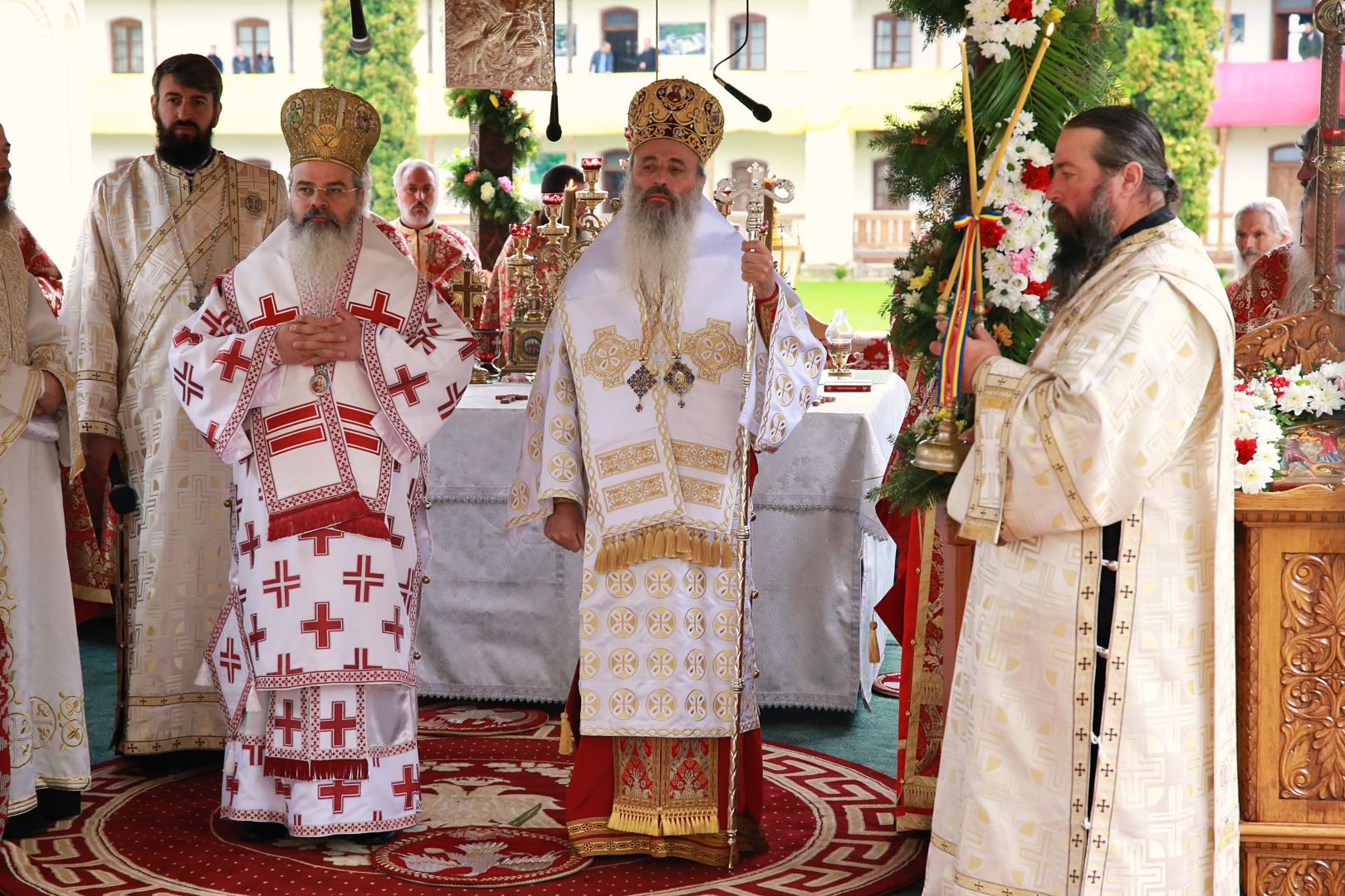 Tăierea Capului Sfântului Ioan Botezătorul - Doi ierarhi au slujit la hramul Mănăstirii Secu