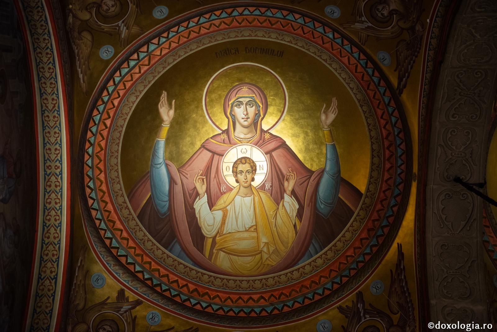 Luminează-mi întunericul, Maica Domnului!