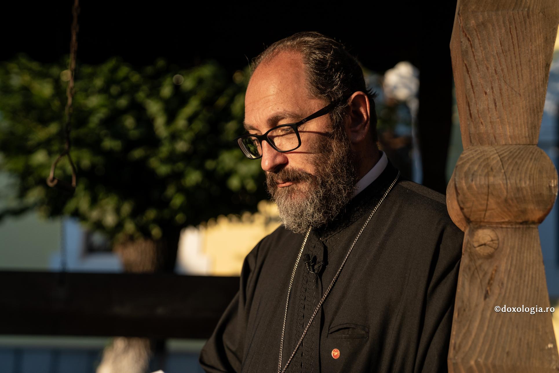 Foto: Constantin Comici (Video) „Vă mulțumesc frumos că nu v-ați făcut de rușine Biserica!” – Pr. Constantin Necula