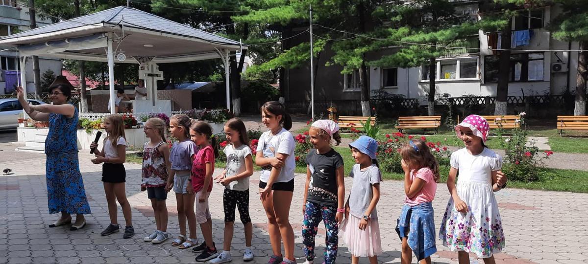 A IV-a ediție a „Școlii din tinda Raiului”, la Bacău