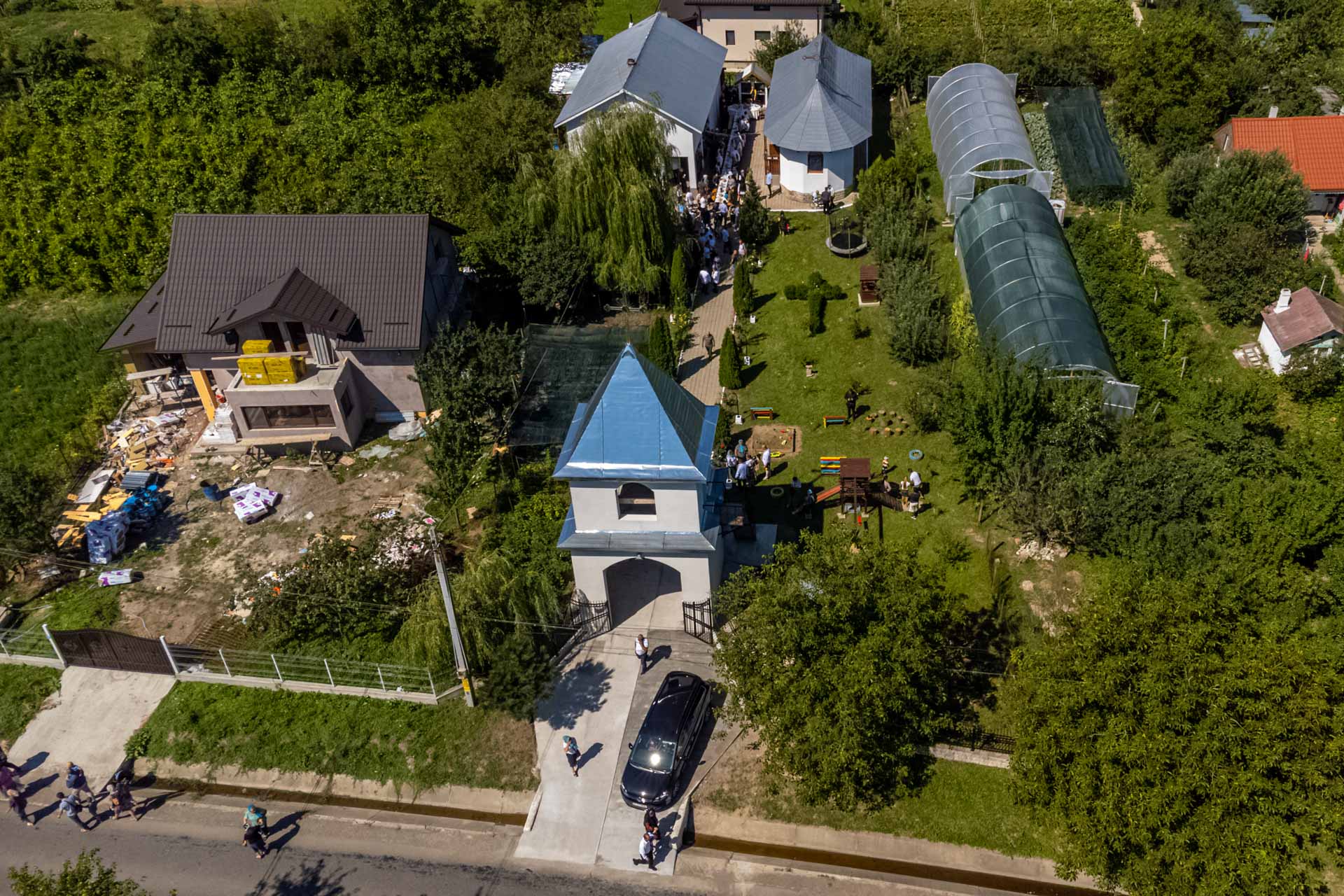 Liturghie arhierească și sfințire de clopotniță la Parohia Bordea