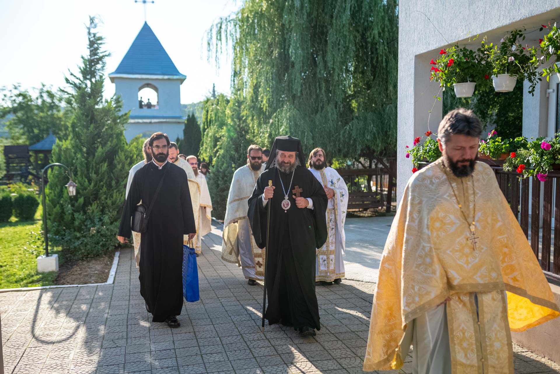 Liturghie arhierească și sfințire de clopotniță la Parohia Bordea