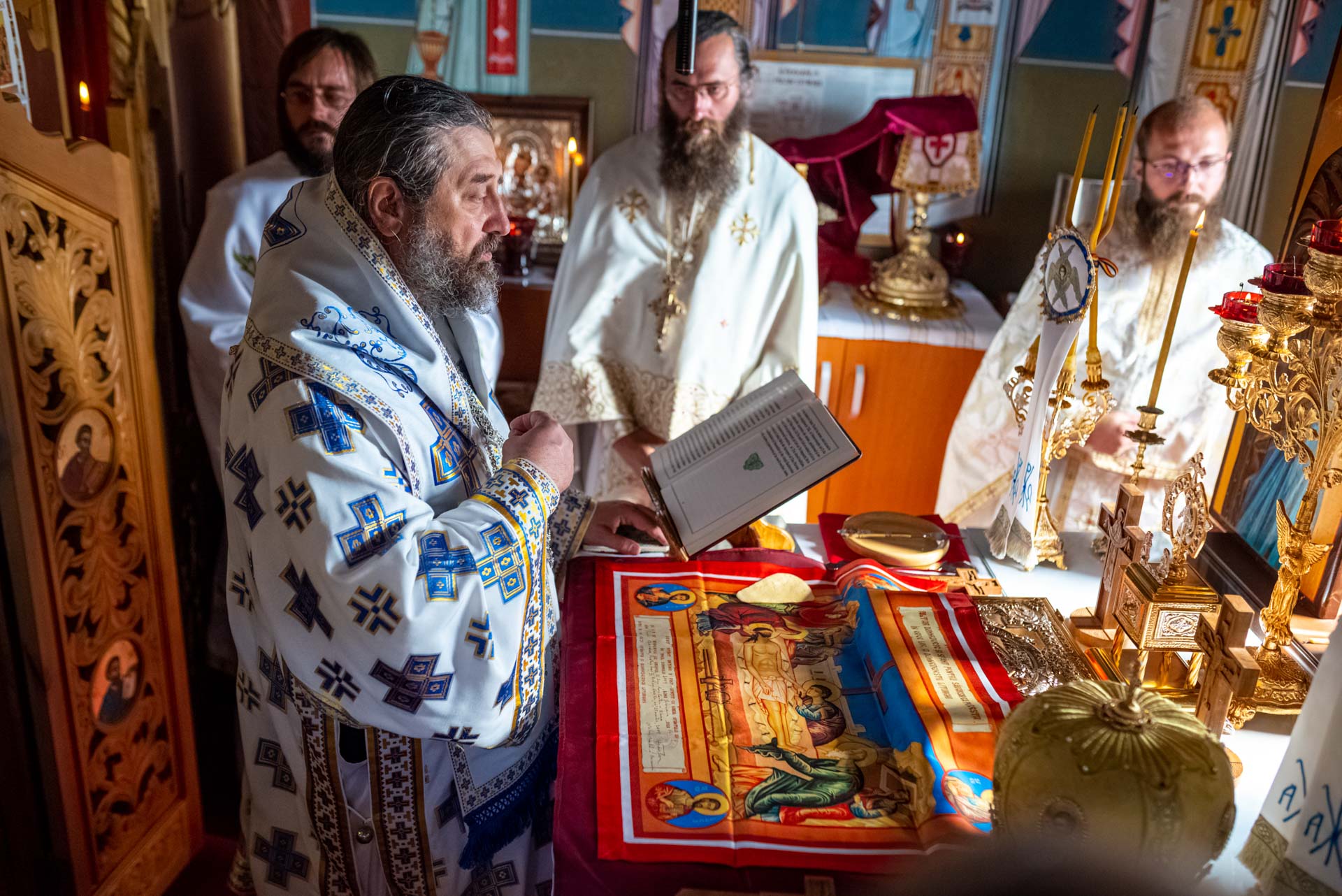 Liturghie arhierească și sfințire de clopotniță la Parohia Bordea