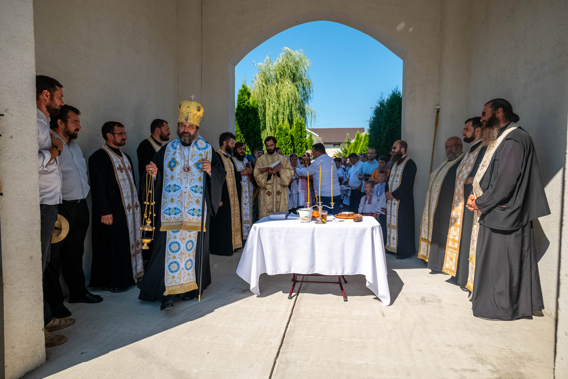 Liturghie arhierească și sfințire de clopotniță la Parohia Bordea