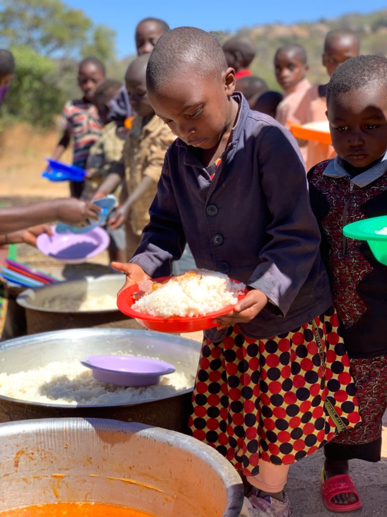 Vizită în satul Ibogu la început de an școlar