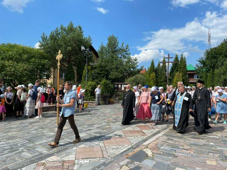 Pelerinaj la Supraśl: Polonezii merg pe jos 16 km pentru Maica Domnului