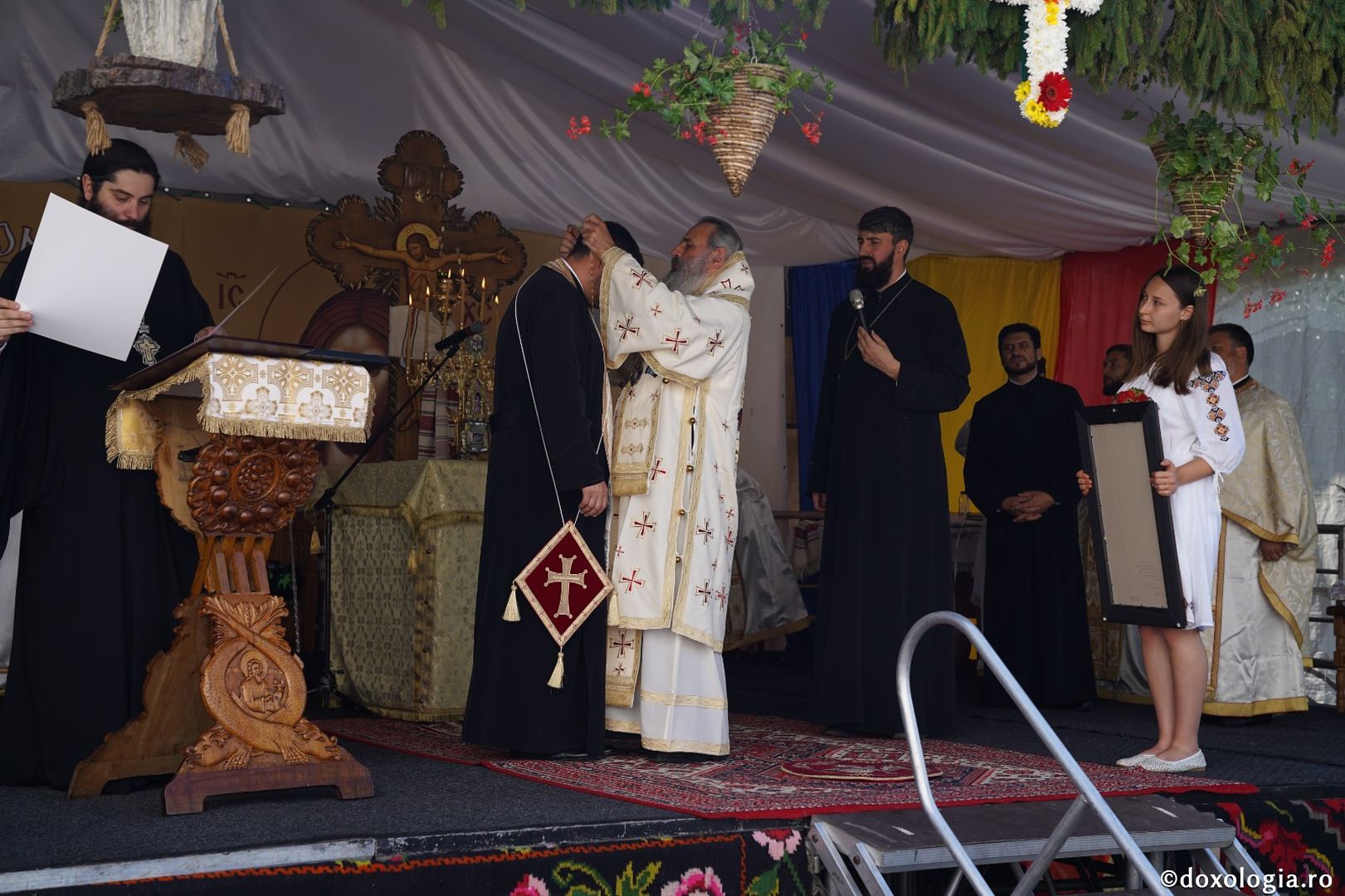 Foto: Bogdan Bulgariu Sfințire de casă socială în Parohia Avrămeni. IPS Teofan: „Viața creștinului este o Cruce zilnică”