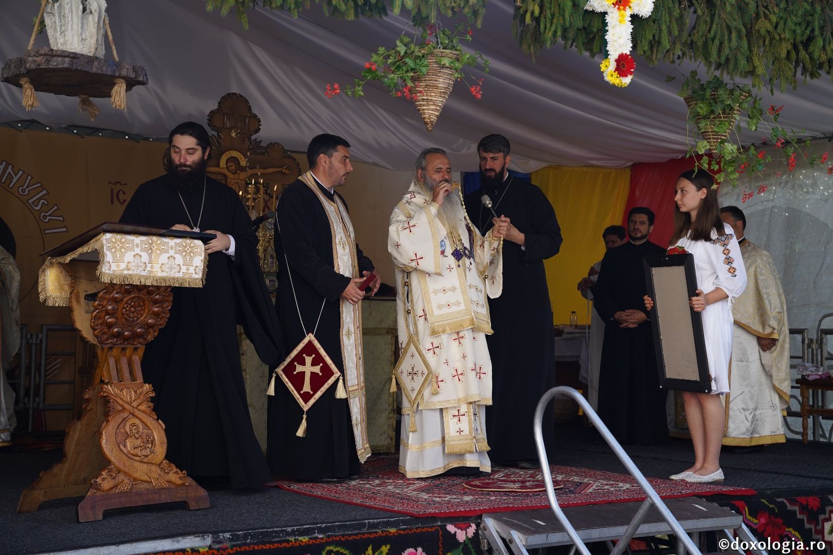 Foto: Bogdan Bulgariu Sfințire de casă socială în Parohia Avrămeni. IPS Teofan: „Viața creștinului este o Cruce zilnică”
