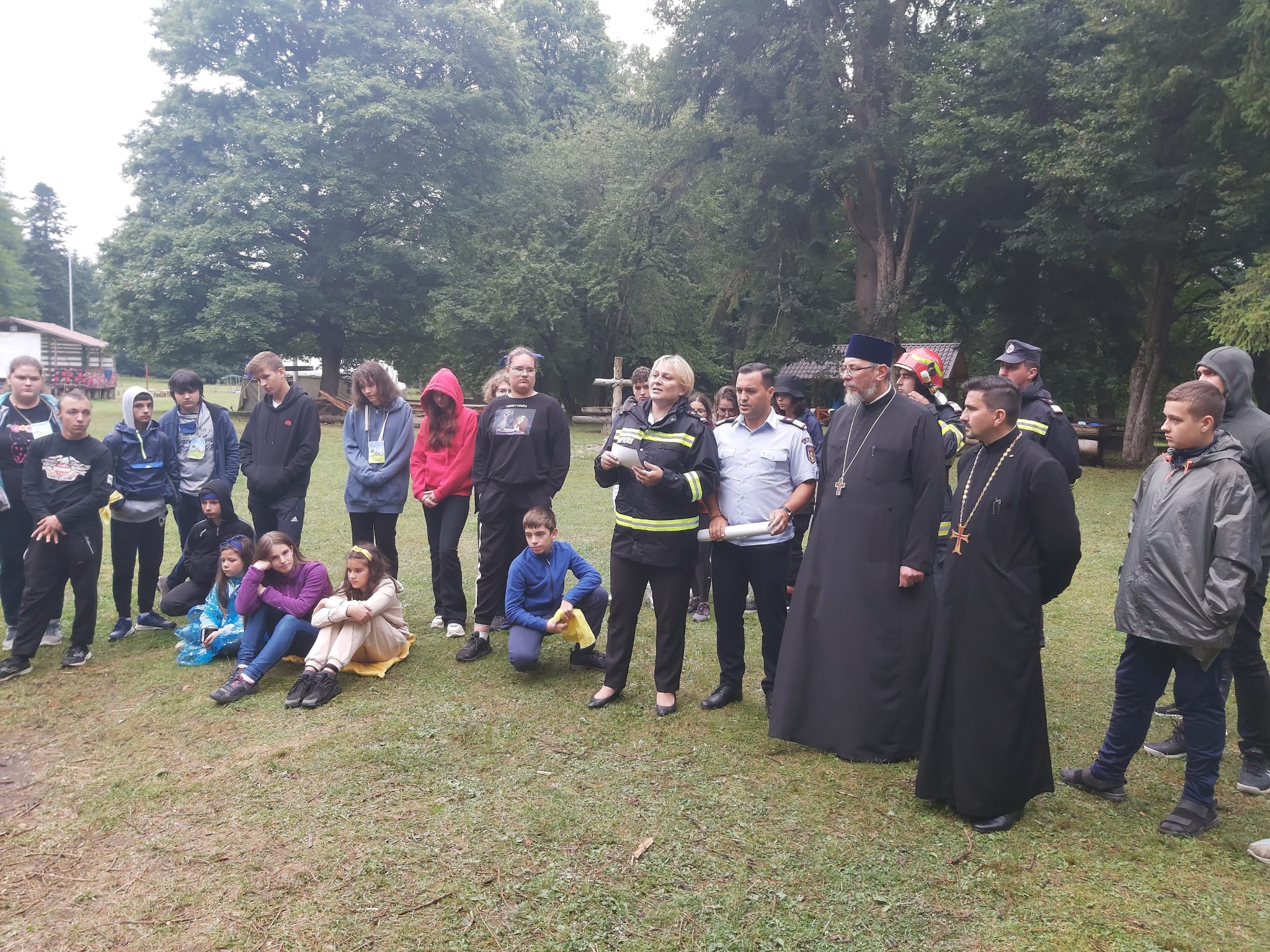 Participanții Taberei de la Nemțișor au învățat de la pompierii nemțeni cum să acorde primul ajutor